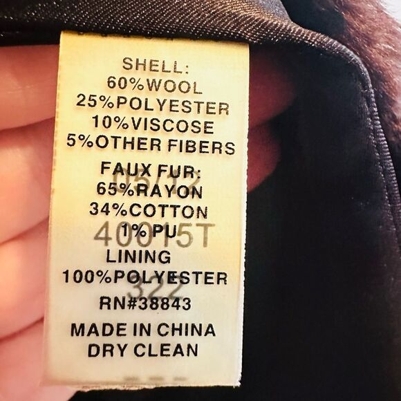 Tahari women’s black long coat. Faux fur detail across bottom feels like velvet - Picture 5 of 7